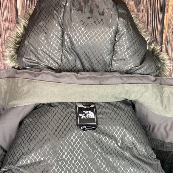 LIKE NEW • The North Face McMurdo Heavy Down Parka- Men’s Medium - Picture 12 of 16